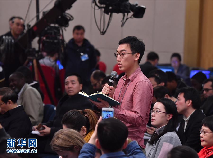 （兩會·XHDW）（3）農(nóng)業(yè)部部長韓長賦等就“實施鄉(xiāng)村振興戰(zhàn)略 推動農(nóng)業(yè)轉型升級”答記者問