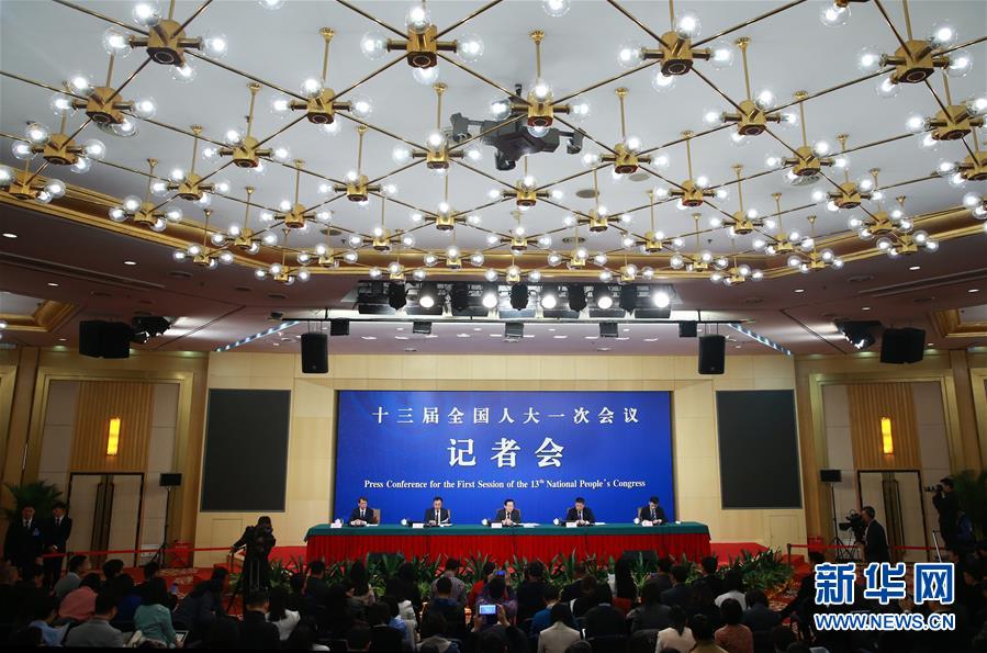 （兩會(huì)）（2）科技部部長(zhǎng)萬(wàn)鋼等就“加快建設(shè)創(chuàng)新型國(guó)家”答記者問