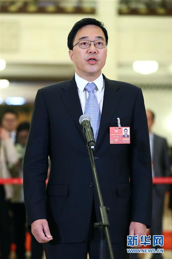 （兩會(huì)&middot;XHDW）（4）全國(guó)政協(xié)委員接受采訪