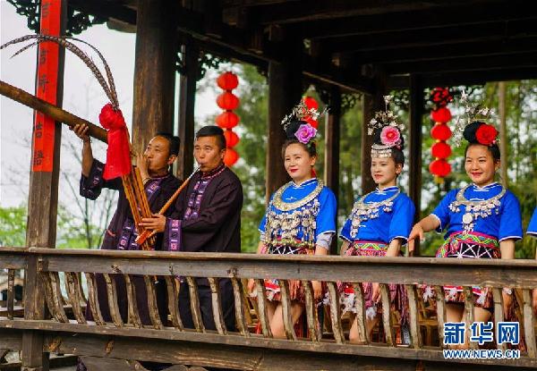 (在習近平新時代中國特色社會主義思想指引下——新時代新作為新篇章·鄉村振興戰略·圖文互動)(5)掙脫“富饒的貧困”——一個西部貧困區縣綠色發展之變