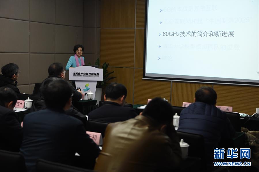 (在習(xí)近平新時(shí)代中國特色社會主義思想指引下·將改革開放進(jìn)行到底·強(qiáng)國之基)(新華全媒頭條·圖文互動)(4)奮斗不停步 改革再出發(fā)——“四個(gè)自信”筑牢強(qiáng)國之基