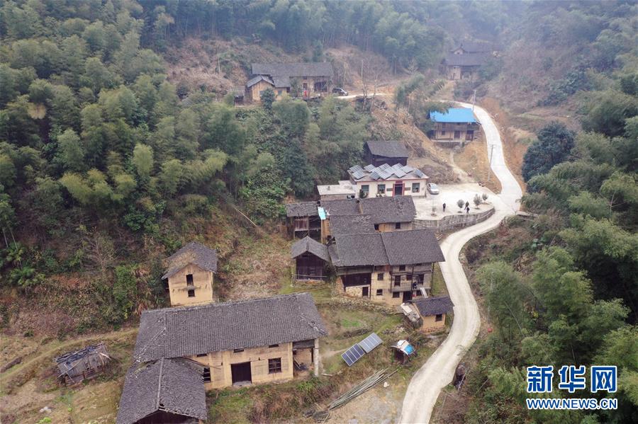 (新春走基層·圖文互動(dòng))(1)6人小山村 小年樂融融