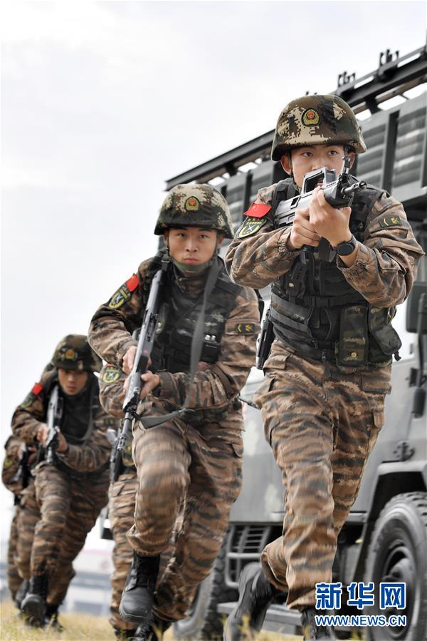 (新華全媒頭條·圖文互動)(5)向祖國報告:我在戰位守萬家團圓——解放軍和武警部隊新春佳節備戰執勤記事