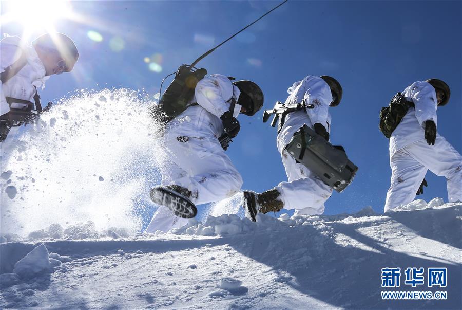 (新華全媒頭條·圖文互動)(7)向祖國報告:我在戰位守萬家團圓——解放軍和武警部隊新春佳節備戰執勤記事