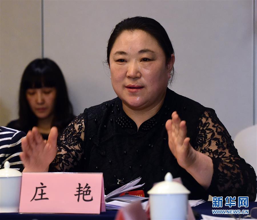 (新春走基層·代表委員履職)(5)馬路牙子上當代表——環衛工人莊艷的履職故事