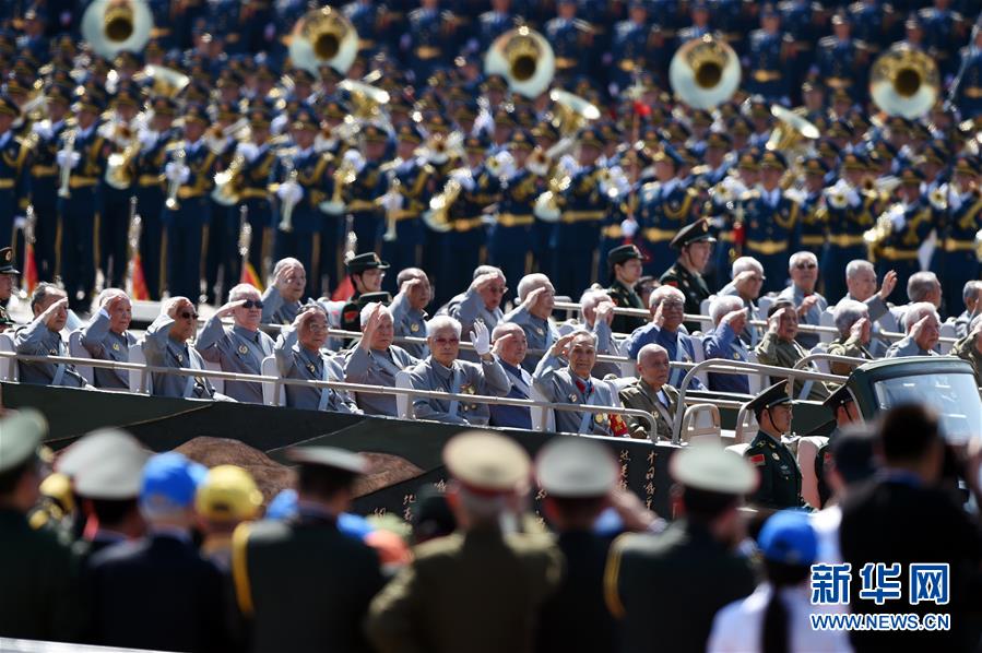 （新華全媒頭條·強軍思想引領新征程·圖文互動）（2）那一刻，我們光榮接受檢閱
