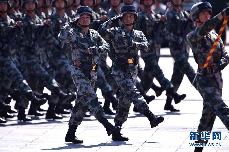 （新華全媒頭條·強軍思想引領新征程·圖文互動）（4）那一刻，我們光榮接受檢閱