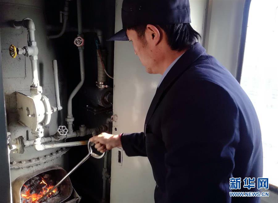 (新春走基層·圖文互動)(3)變的是時間,不變的是溫情——開往小興安嶺深處的幸福“慢火車”