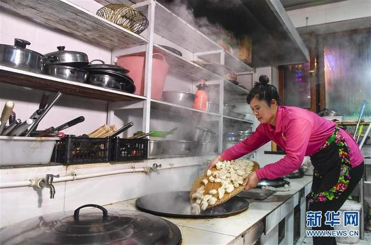 (在習近平新時代中國特色社會主義思想指引下——新時代新作為新篇章·圖文互動)(6)三年,從無名小屯到聲名遠播——這個“雪鄉”是如何做到的?