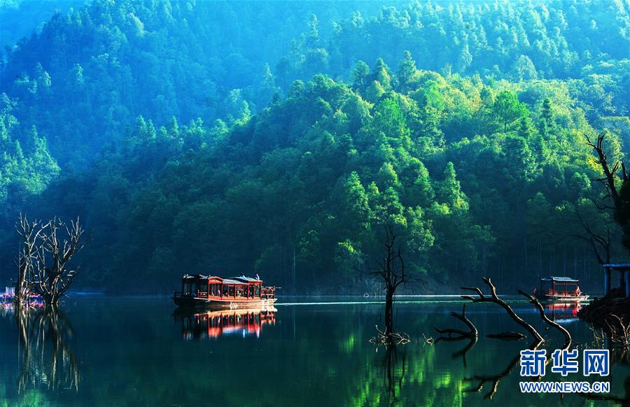 (兩會(huì)前夕看落實(shí)·圖文互動(dòng))(6)奮力脫貧攻堅(jiān) 生態(tài)追“清”逐“綠”——江西落實(shí)習(xí)近平總書(shū)記全國(guó)兩會(huì)重要講話(huà)精神紀(jì)實(shí)