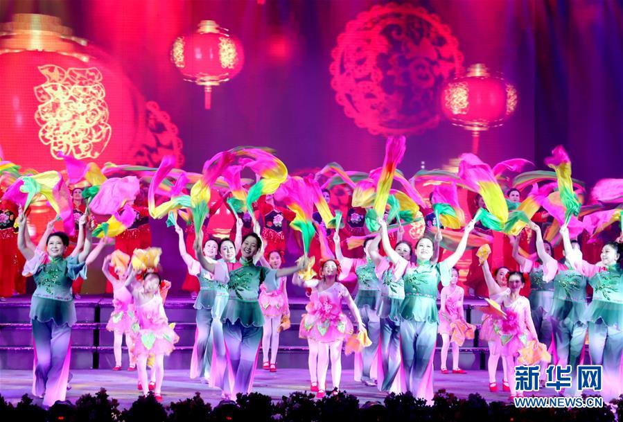 (在習(xí)近平新時(shí)代中國(guó)特色社會(huì)主義思想指引下——新時(shí)代新作為新篇章·圖文互動(dòng))(2)歡樂(lè)的“精氣神兒”從哪來(lái)?——“東北小延安”用“文化密鑰”解鎖基層治理