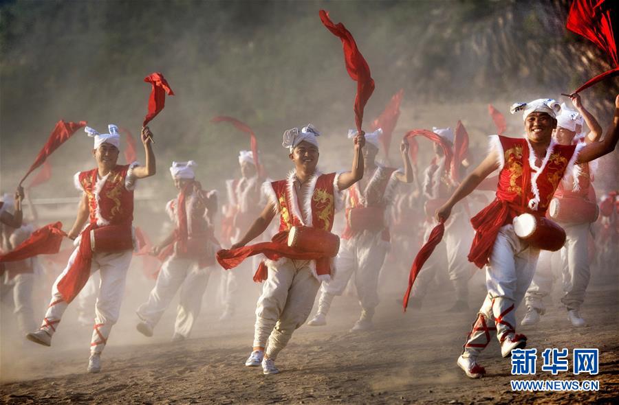 （新華全媒頭條·迎接兩會特別報道·圖文互動）（7）奮進，向著第一個百年奮斗目標——寫在2019年全國兩會召開之際