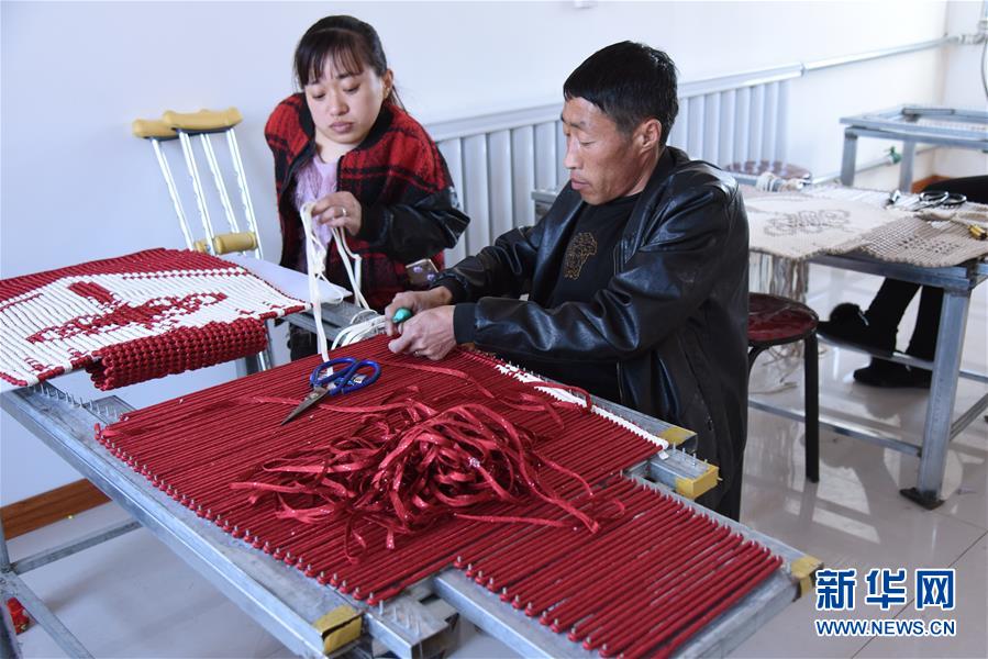 (在習近平新時代中國特色社會主義思想指引下——新時代新作為新篇章·圖文互動)(1)腳下有路 心中有志 生命有光——殘疾夫妻“跑贏”脫貧沖刺