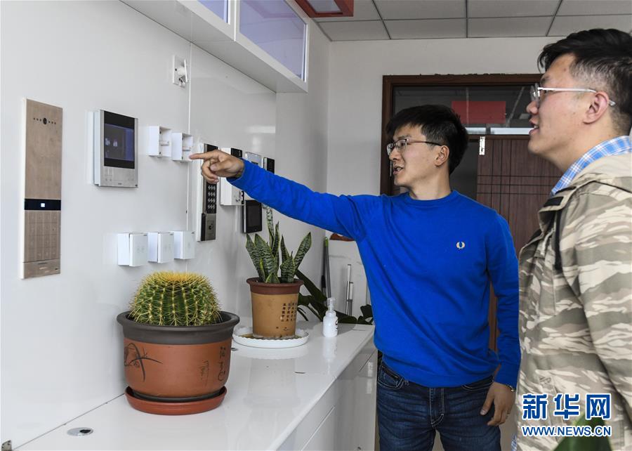 (壯麗70年·奮斗新時(shí)代·圖文互動)(6)記者蹲點(diǎn)手記:感受“戈壁明珠”嶄新容顏