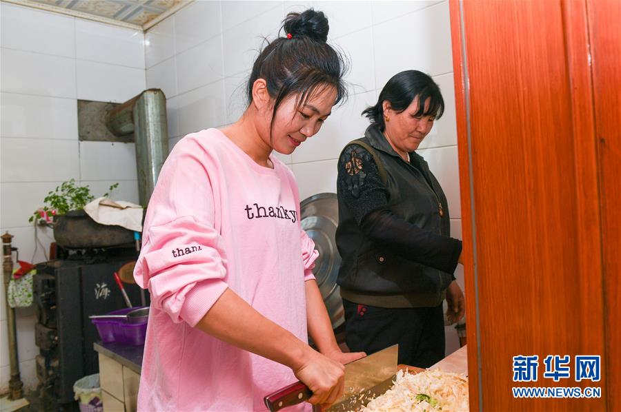 （壯麗70年&middot;奮斗新時(shí)代&middot;圖文互動(dòng)）（2）情同一家，守望相助，共奔小康&mdash;&mdash;內(nèi)蒙古興安盟巴彥敖包嘎查民族團(tuán)結(jié)見聞