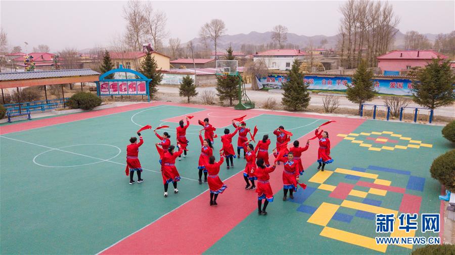 （壯麗70年&middot;奮斗新時(shí)代&middot;圖文互動(dòng)）（3）情同一家，守望相助，共奔小康&mdash;&mdash;內(nèi)蒙古興安盟巴彥敖包嘎查民族團(tuán)結(jié)見聞