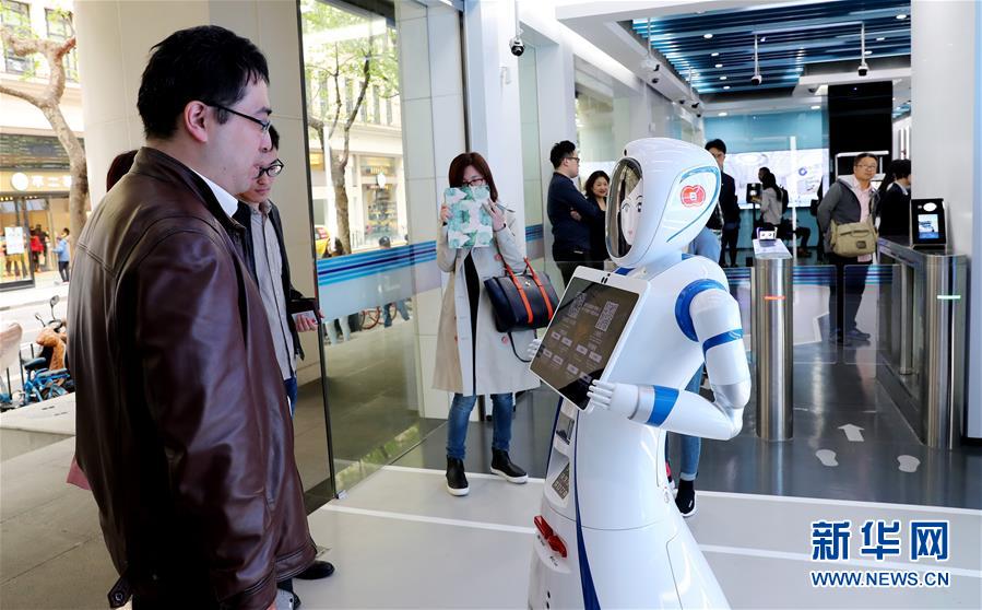 (新華全媒頭條·壯麗70年 奮斗新時代——推動高質量發展調研行·圖文互動)(13)百尺竿頭再登攀——高質量發展的“上海答卷”