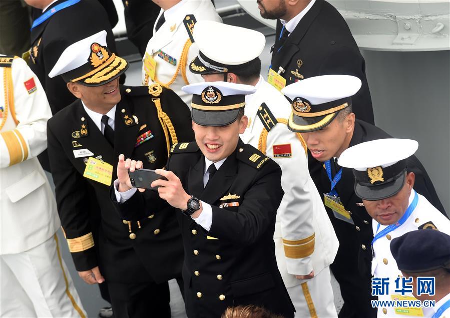 (新華全媒頭條·人民海軍70年·圖文互動)(15)奏響新時代海上和平樂章——人民海軍成立70周年海上閱兵活動紀(jì)實(shí)