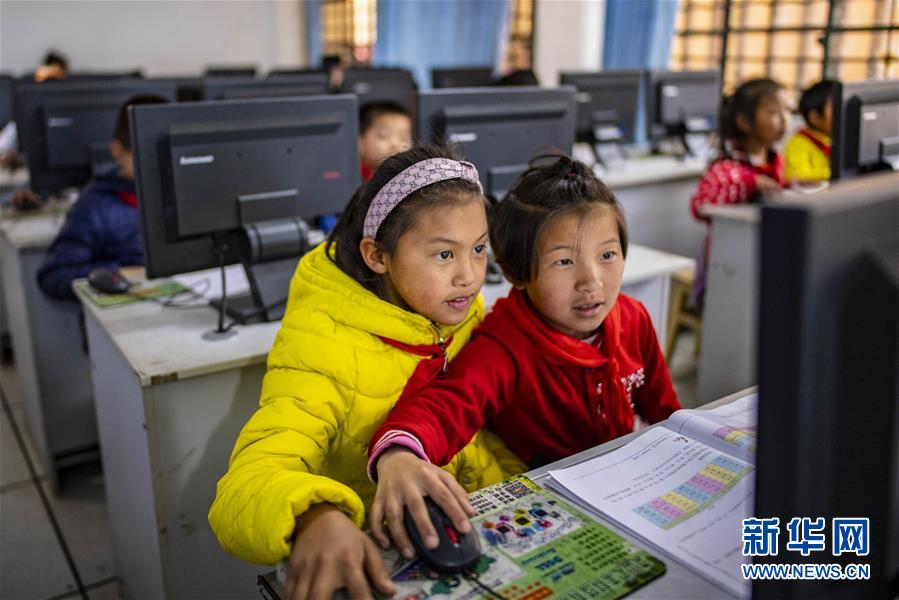 (壯麗70年·奮斗新時代·圖文互動)(10)獨龍江畔,這個民族“一躍千年”