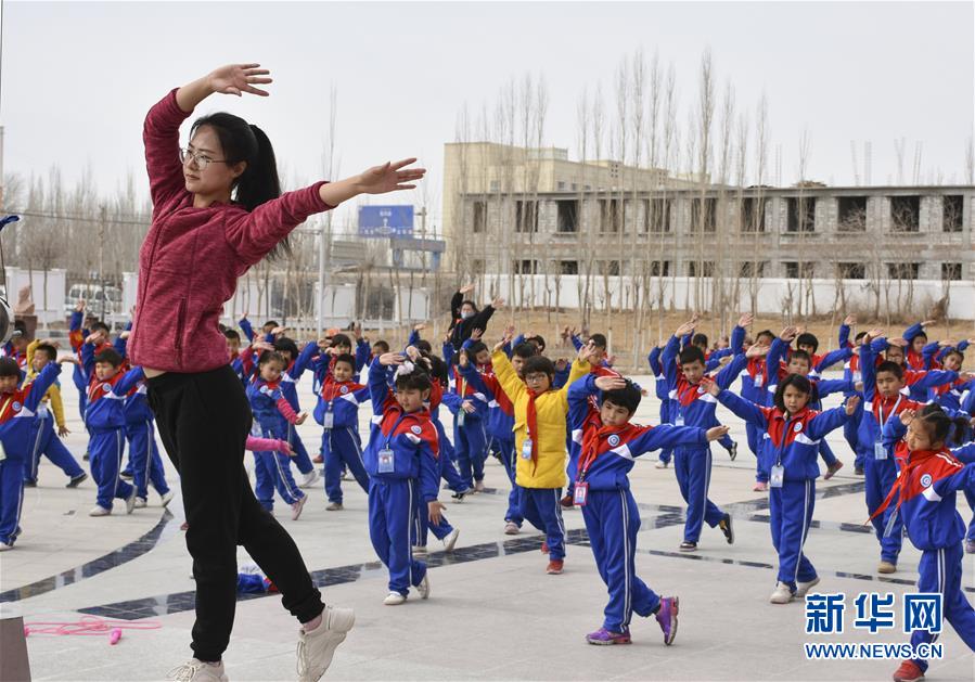 (新華全媒頭條·圖文互動)(8)大漠小城的別樣青春——記內地青年學子扎根新疆且末教書育人