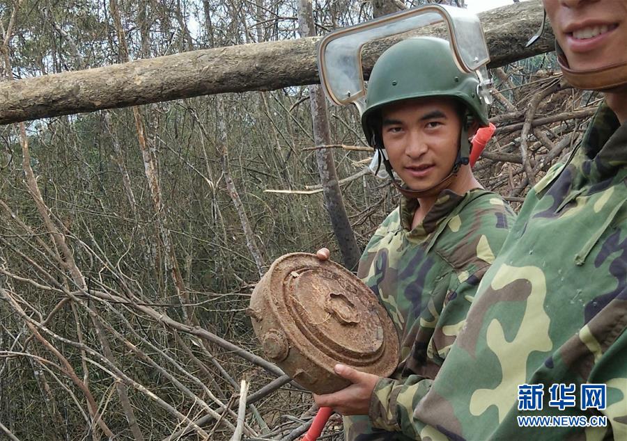 (時代先鋒·圖文互動)(2)新時代最可愛的人——記陸軍某掃雷排爆大隊英雄戰(zhàn)士杜富國