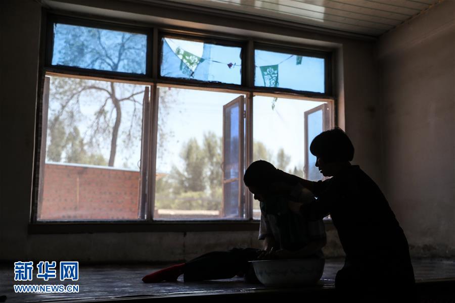 (圖文互動)(4)一條38年的生命通道:媽媽會一直把你當作“雛鳥”