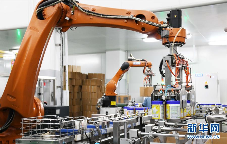 (在習(xí)近平新時(shí)代中國(guó)特色社會(huì)主義思想指引下——新時(shí)代新作為新篇章·圖文互動(dòng))(4)“無人作業(yè)”來臨 綠色食品“當(dāng)家”——黑龍江探索現(xiàn)代農(nóng)業(yè)發(fā)展路徑