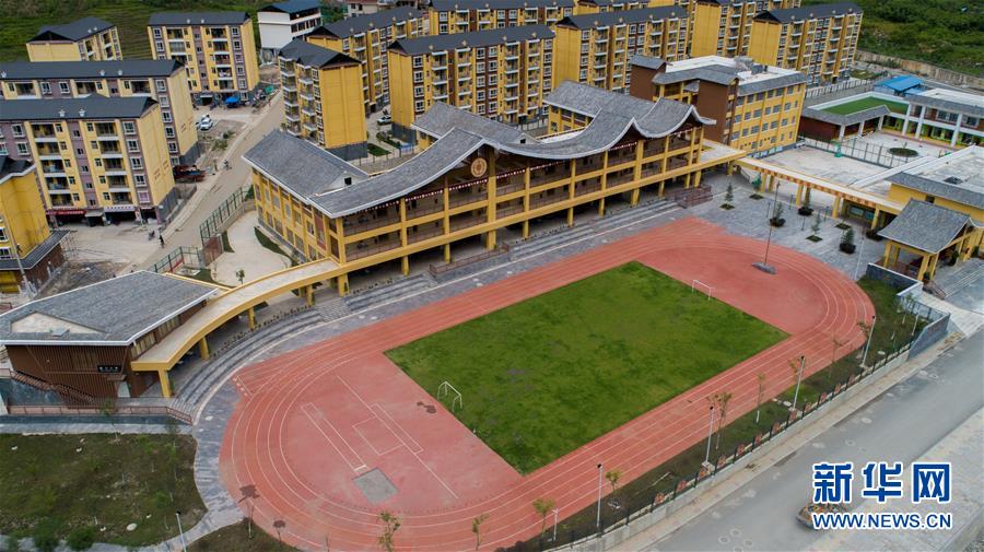 （直過民族脫貧攻堅·圖文互動）（2）下山！傈僳群眾開啟新生活