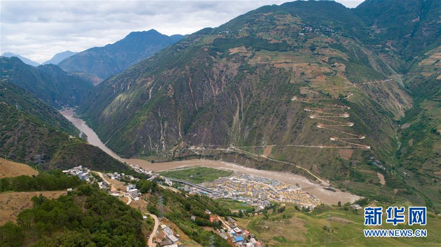 （直過民族脫貧攻堅·圖文互動）（3）下山！傈僳群眾開啟新生活