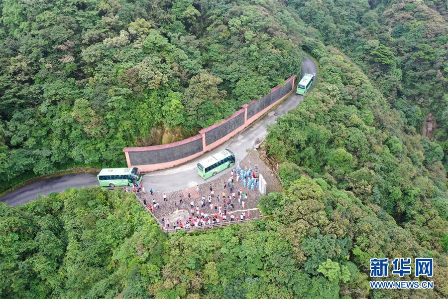 (壯麗70年·奮斗新時(shí)代——記者再走長(zhǎng)征路·圖文互動(dòng))(2)沒(méi)有紅軍逾越不了的山河