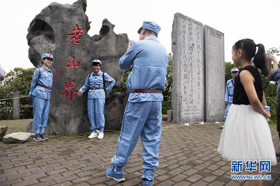 (壯麗70年·奮斗新時(shí)代——記者再走長(zhǎng)征路·圖文互動(dòng))(4)沒(méi)有紅軍逾越不了的山河