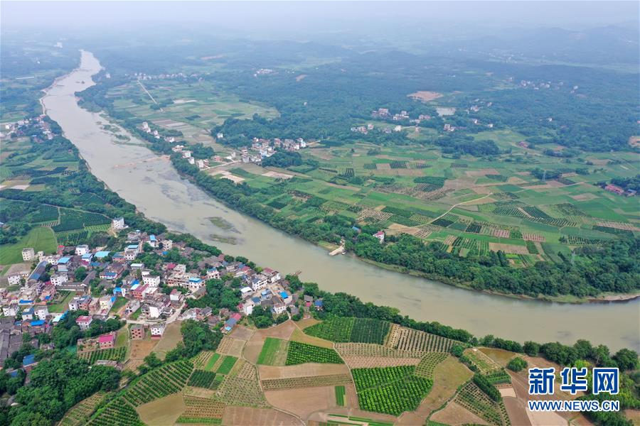 (壯麗70年·奮斗新時(shí)代——記者再走長(zhǎng)征路·圖文互動(dòng))(1)為有犧牲多壯志,敢教日月?lián)Q新天——重返紅軍血戰(zhàn)現(xiàn)場(chǎng)