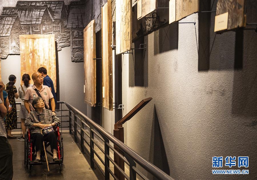 (新華全媒頭條·壯麗70年·奮斗新時代——記者再走長征路·圖文互動)(10)偉大轉折是怎樣發生的——重回遵義會議現場