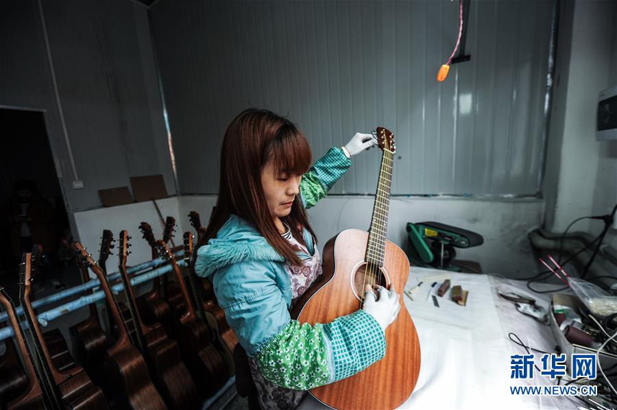 (在習近平新時代中國特色社會主義思想指引下——新時代新作為新篇章·圖文互動)(6)貴州正安:吉他奏響發展“神曲”