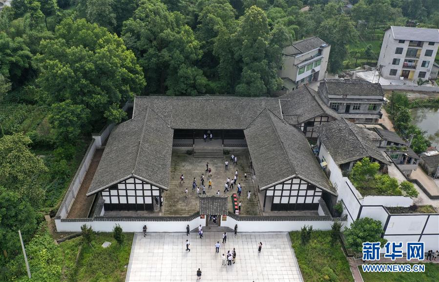 (壯麗70年·奮斗新時(shí)代——記者再走長征路·圖文互動(dòng))(2)一塊懷表的革命傳承:給王良將軍的一封信