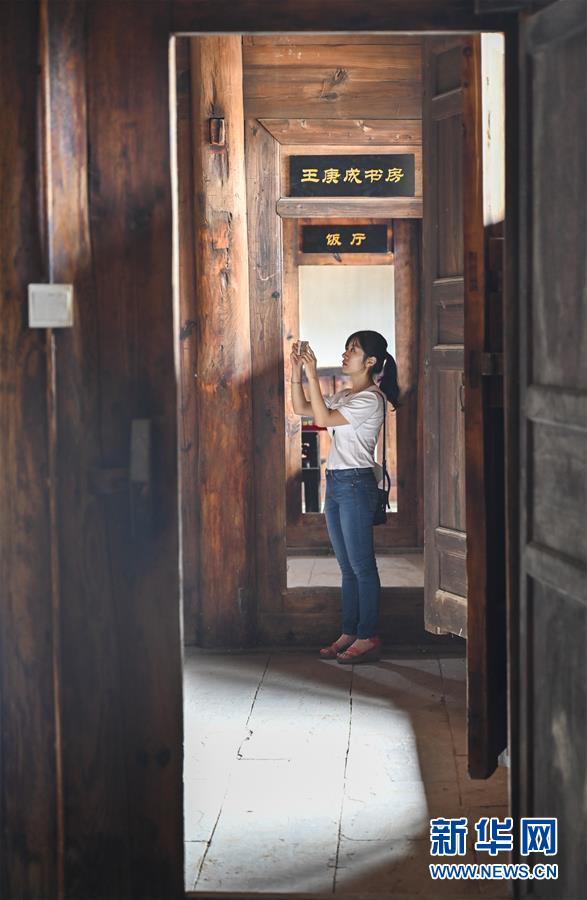 (壯麗70年·奮斗新時(shí)代——記者再走長征路·圖文互動(dòng))(3)一塊懷表的革命傳承:給王良將軍的一封信