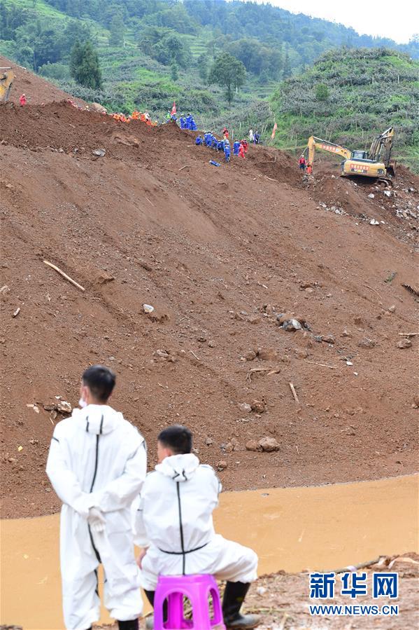 （新華全媒頭條·圖文互動(dòng)）（9）有一絲希望，就盡百倍努力——貴州水城“7·23”特大山體滑坡72小時(shí)救援紀(jì)實(shí)