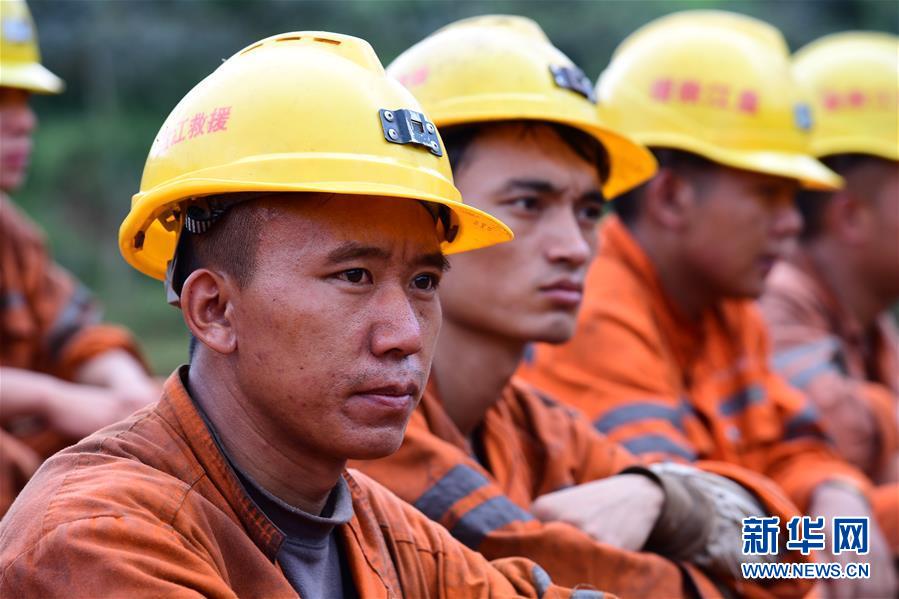 （新華全媒頭條·圖文互動(dòng)）（8）有一絲希望，就盡百倍努力——貴州水城“7·23”特大山體滑坡72小時(shí)救援紀(jì)實(shí)