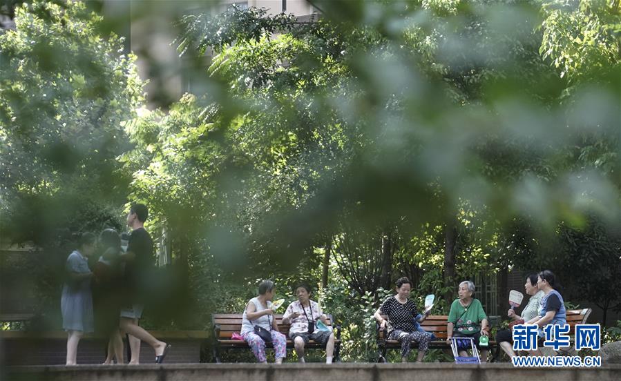 (習近平的民生關切事·圖文互動)(6)為了夢圓安居,創(chuàng)造幸福生活——習近平總書記牽掛的民生事之“住有所居”篇