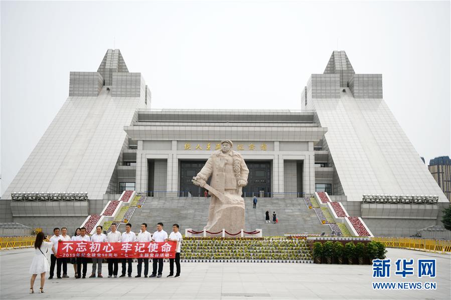 (新華全媒頭條·圖文互動)(1)百年油田正青春——記新時(shí)代大慶精神大慶人