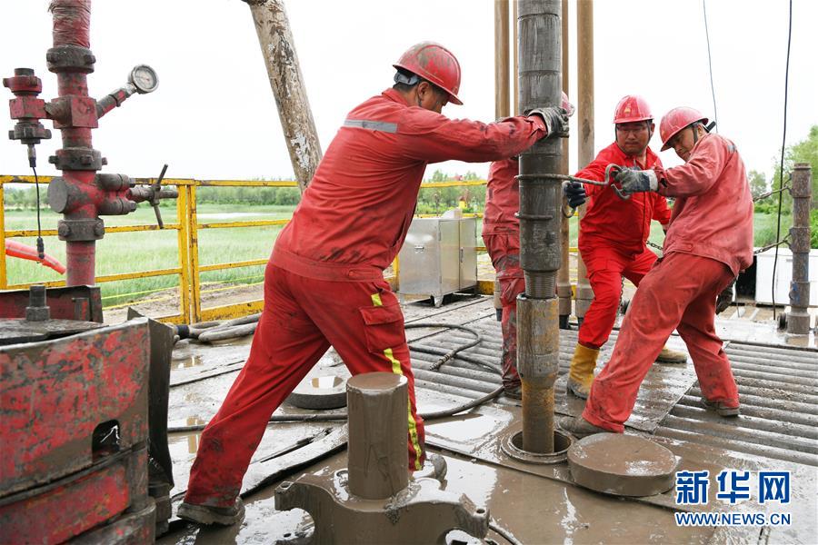 (新華全媒頭條·圖文互動)(8)百年油田正青春——記新時(shí)代大慶精神大慶人