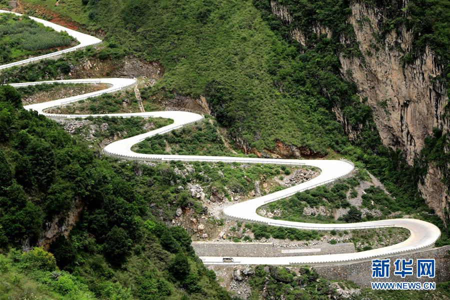 (在習(xí)近平新時(shí)代中國特色社會(huì)主義思想指引下——新時(shí)代新作為新篇章·總書記關(guān)心的百姓身邊事·圖文互動(dòng))(2)“四好農(nóng)村路”:通向幸福,通向遠(yuǎn)方