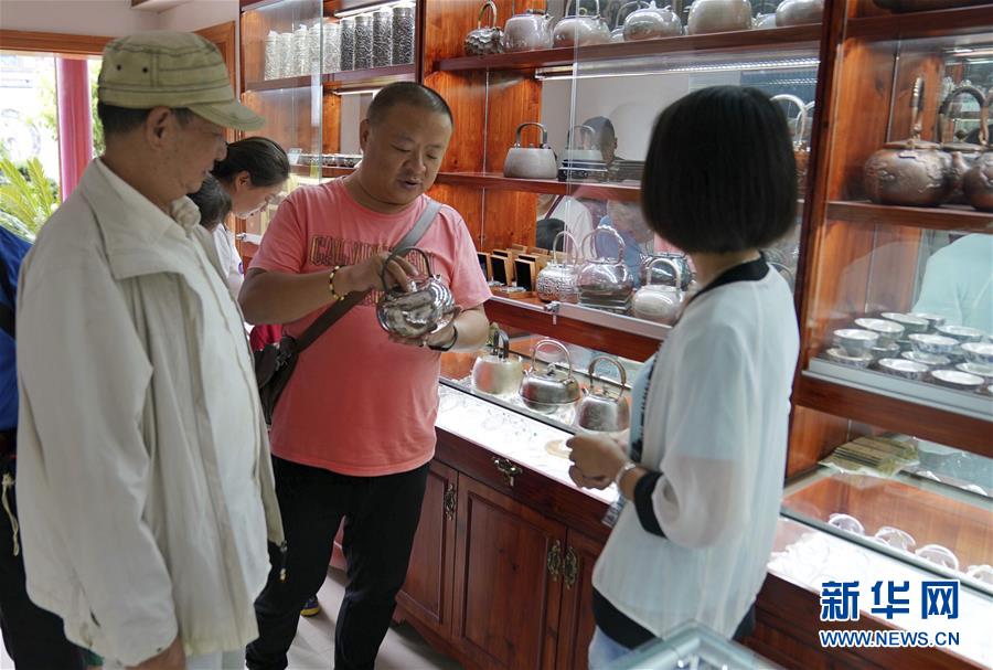 (在習(xí)近平新時代中國特色社會主義思想指引下——新時代新作為新篇章·總書記關(guān)心的百姓身邊事·圖文互動)(3)留住鄉(xiāng)愁 綻放新顏——傳統(tǒng)村落保護(hù)激發(fā)鄉(xiāng)村活力