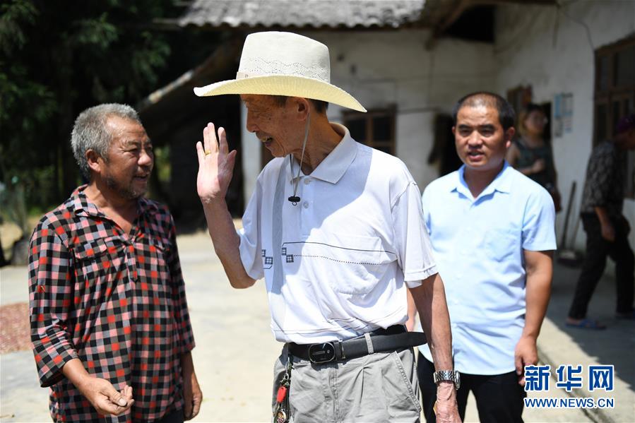 (圖文互動)(1)烏蒙山區扶貧第一書記背后的“老監工”