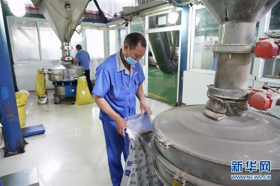 （在習(xí)近平新時代中國特色社會主義思想指引下——新時代新作為新篇章·總書記關(guān)心的百姓身邊事·圖文互動）（2）大污染變身“大寶藏”：治理畜禽糞污，他們這樣干！