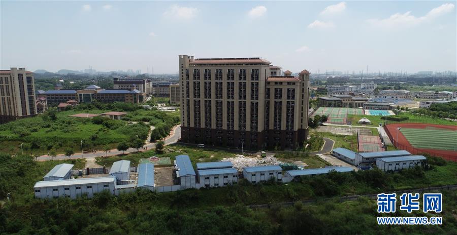 (在習(xí)近平新時代中國特色社會主義思想指引下——新時代新作為新篇章·圖文互動)(1)“我們給火箭做減重”——高校科技創(chuàng)新進(jìn)行時