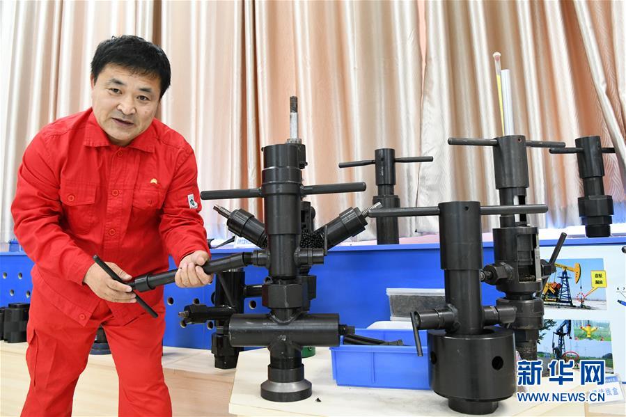 (圖文互動)(1)當好標桿旗幟 建設百年油田——寫在大慶油田發現60周年之際