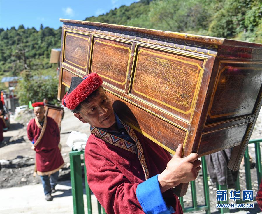 (新華全媒頭條·決戰(zhàn)決勝脫貧攻堅·圖文互動)(10)歷史的決戰(zhàn) 偉大的創(chuàng)舉——“世界屋脊”上的反貧困奇跡