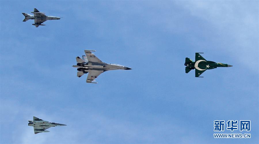 （新華全媒頭條·人民空軍70年·圖文互動）（8）陽光照耀奮飛的航程——黨中央、中央軍委和習主席關心人民空軍建設發展紀實