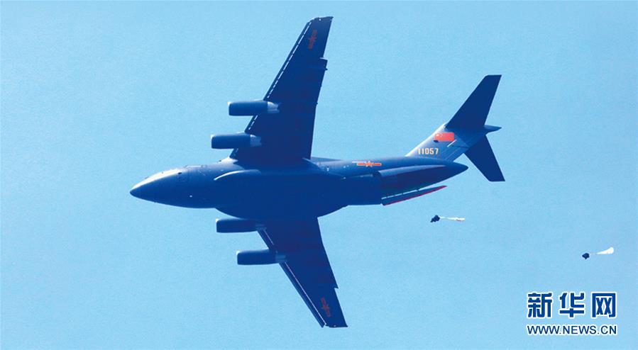 （新華全媒頭條·人民空軍70年·圖文互動）（10）陽光照耀奮飛的航程——黨中央、中央軍委和習主席關心人民空軍建設發展紀實